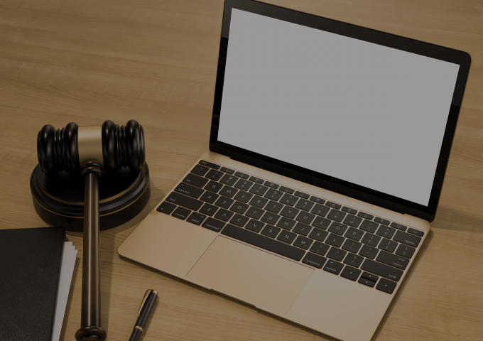 Laptop op bureau + rechten